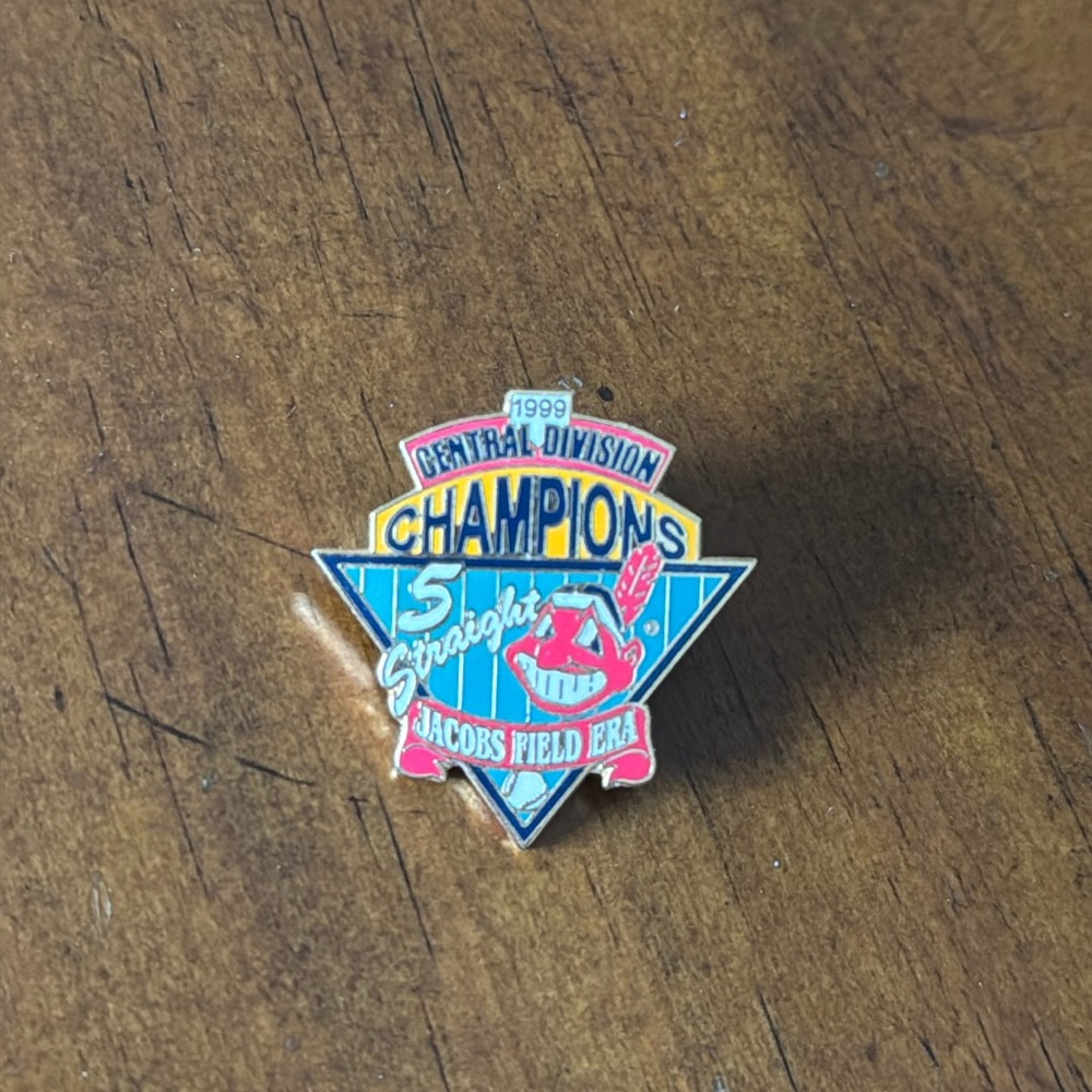 2/$5 Cleveland Indian Pin 1999 Central Div Champions 5 Straight Jacobs Field Era